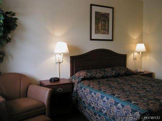 Intown Suites Extended Stay Charlotte Nc -East Independence Стая снимка